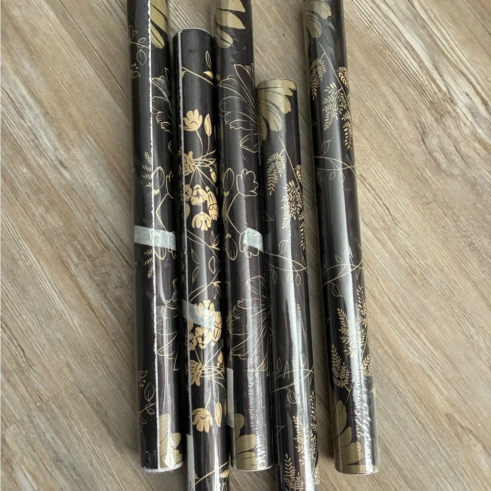 Vintage floral black & gold wallpaper